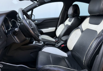 Подержанный автомобиль Citroen DS4 2012 года (10 фото)
