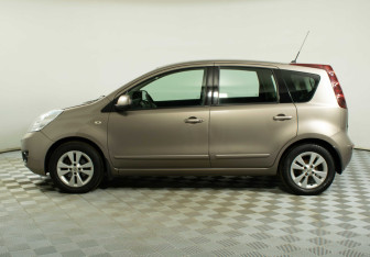 Подержанный автомобиль Nissan Note 2012 года (8 фото)
