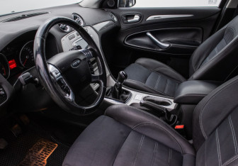 Подержанный автомобиль Ford Mondeo Sedan 2009 года (10 фото)