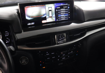 Подержанный автомобиль Lexus LX 2018 года (13 фото)