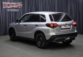 Подержанный автомобиль Suzuki Vitara 2020 года (7 фото)