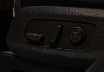 Подержанный автомобиль Kia Carnival 2020 года (19 фото)