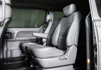 Подержанный автомобиль Hyundai Grand Starex 2013 года (12 фото)