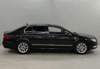Подержанный автомобиль Skoda Superb Wagon 2013 года (4 фото)