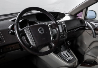 Подержанный автомобиль SsangYong Korando Turismo 2013 года (14 фото)