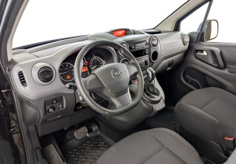 Подержанный автомобиль Opel Combo 2021 года (16 фото)