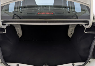 Подержанный автомобиль Renault Logan Sedan 2022 года (10 фото)