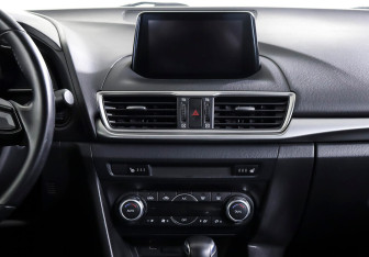 Подержанный автомобиль Mazda 3 Hatchback 2018 года (14 фото)