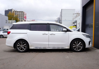 Подержанный автомобиль Kia Carnival 2018 года (4 фото)