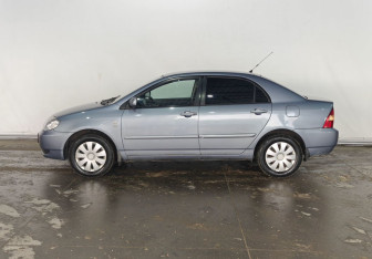 Подержанный автомобиль Toyota Corolla Sedan 2003 года (7 фото)