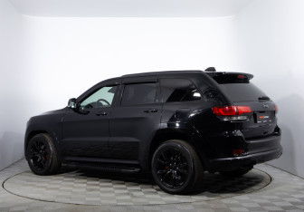 Подержанный автомобиль Jeep Grand Cherokee 2019 года (7 фото)