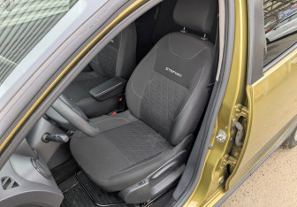 Подержанный автомобиль Renault Sandero 2017 года (19 фото)