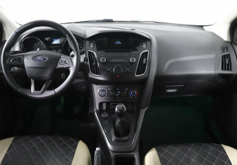 Подержанный автомобиль Ford Focus Wagon 2018 года (8 фото)