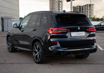 Подержанный автомобиль BMW X5 2019 года (7 фото)