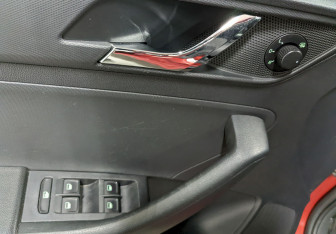 Подержанный автомобиль Skoda Rapid Liftback 2014 года (12 фото)