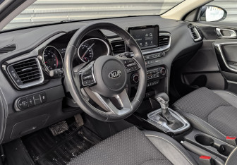 Подержанный автомобиль Kia Ceed Hatchback 2019 года (16 фото)