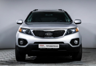 Подержанный автомобиль Kia Sorento 2011 года (3 фото)