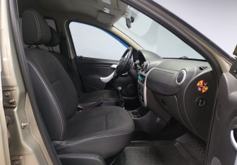 Подержанный автомобиль Renault Sandero 2011 года (10 фото)