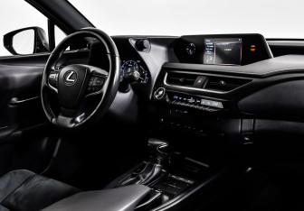 Подержанный автомобиль Lexus UX 2021 года (9 фото)