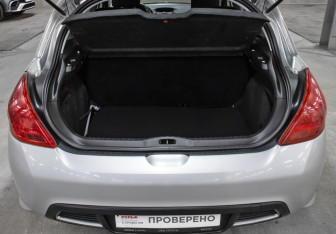 Подержанный автомобиль Peugeot 308 Hatchback 2010 года (10 фото)