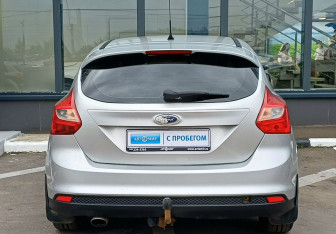 Подержанный автомобиль Ford Focus Hatchback 2012 года (6 фото)