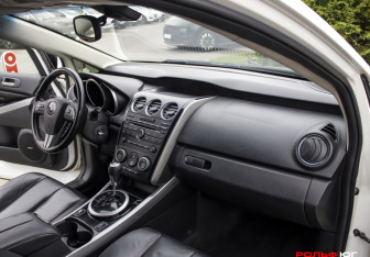 Подержанный автомобиль Mazda CX-7 2011 года (9 фото)