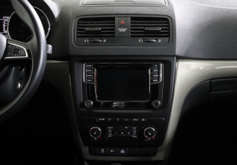 Подержанный автомобиль Skoda Yeti 2015 года (8 фото)