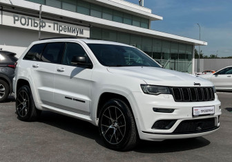 Подержанный автомобиль Jeep Grand Cherokee 2021 года (3 фото)