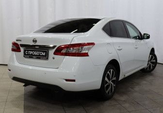 Подержанный автомобиль Nissan Sentra Sedan 2015 года (4 фото)