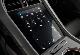 Подержанный автомобиль Porsche Taycan 2021 года (25 фото)