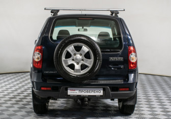 Подержанный автомобиль Chevrolet Niva 2012 года (6 фото)