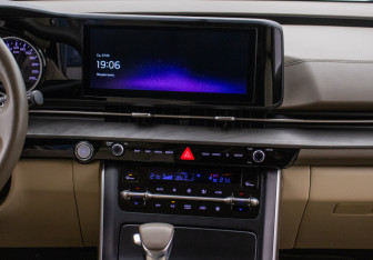 Подержанный автомобиль Kia Carnival 2020 года (15 фото)