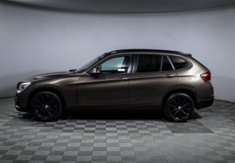 Подержанный автомобиль BMW X1 2012 года (8 фото)
