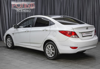 Подержанный автомобиль Hyundai Solaris Sedan 2011 года (7 фото)