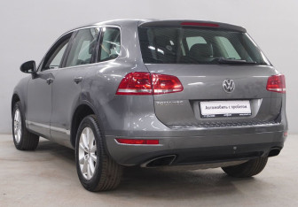 Подержанный автомобиль Volkswagen Touareg 2012 года (7 фото)