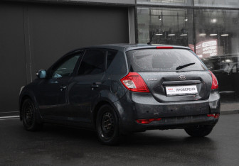 Подержанный автомобиль Kia Ceed Hatchback 2012 года (7 фото)