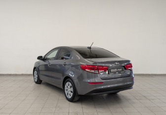 Подержанный автомобиль Kia Rio Sedan 2017 года (7 фото)