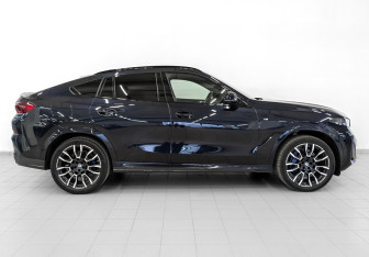 Подержанный автомобиль BMW X6 2023 года (4 фото)