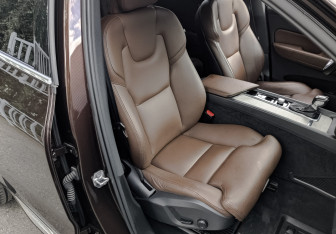 Подержанный автомобиль Volvo XC60 2019 года (22 фото)
