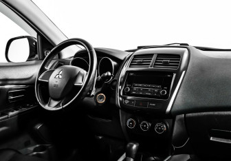 Подержанный автомобиль Mitsubishi ASX 2012 года (7 фото)