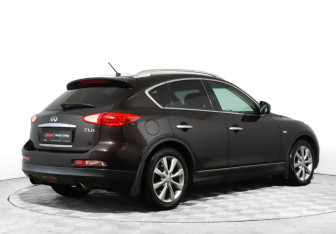 Подержанный автомобиль Infiniti EX 2008 года (5 фото)