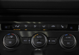 Подержанный автомобиль Volkswagen Tiguan 2018 года (18 фото)