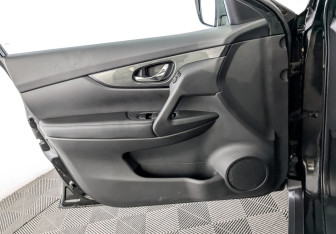 Подержанный автомобиль Nissan X-Trail 2015 года (19 фото)