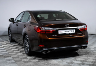 Подержанный автомобиль Lexus ES 2016 года (7 фото)