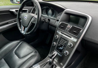 Подержанный автомобиль Volvo XC60 2015 года (9 фото)
