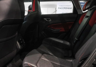 Подержанный автомобиль Changan UNI-S 2024 года (9 фото)