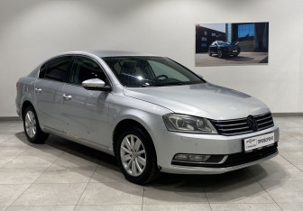 Подержанный автомобиль Volkswagen Passat Sedan 2011 года (3 фото)