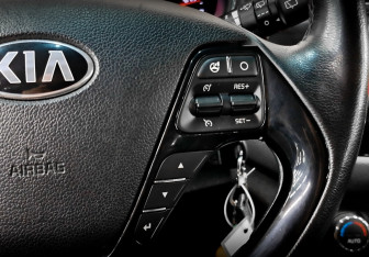 Подержанный автомобиль Kia Ceed Hatchback 2013 года (27 фото)