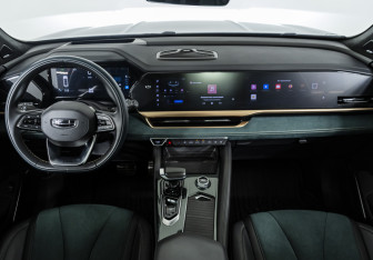 Подержанный автомобиль Geely Monjaro 2023 года (14 фото)