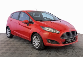 Подержанный автомобиль Ford Fiesta Hatchback 2016 года (3 фото)